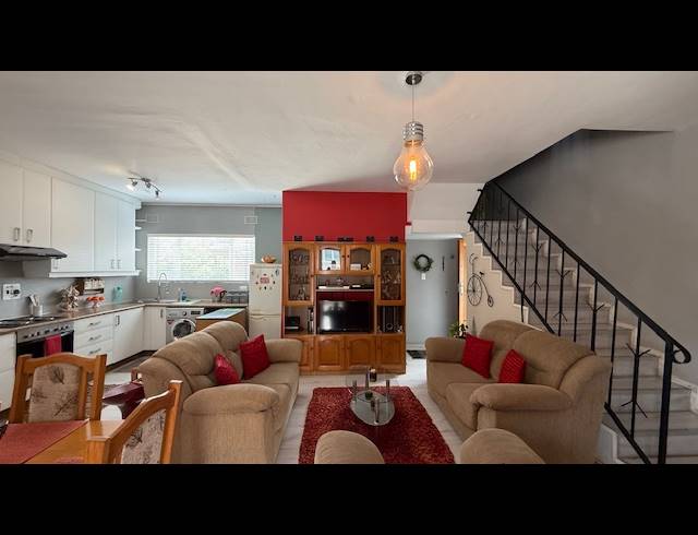 2 BEDROOM DUPLEX FOR SALE IN ESSENWOOD
